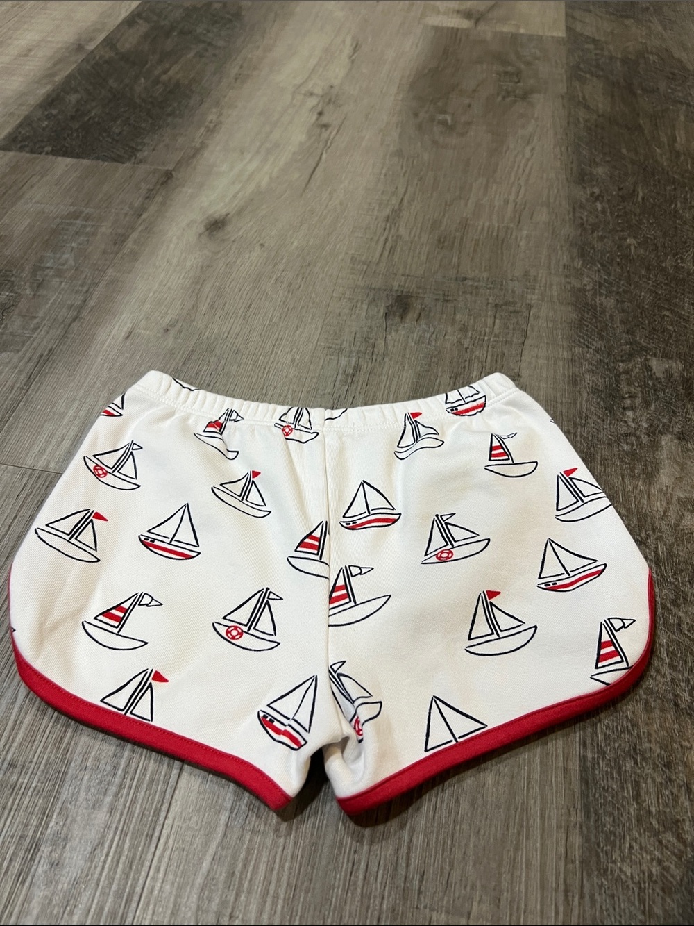The Beaufort Bonnet Company Cheryl Shorts sailboats size 4T - Picture 2 of 5